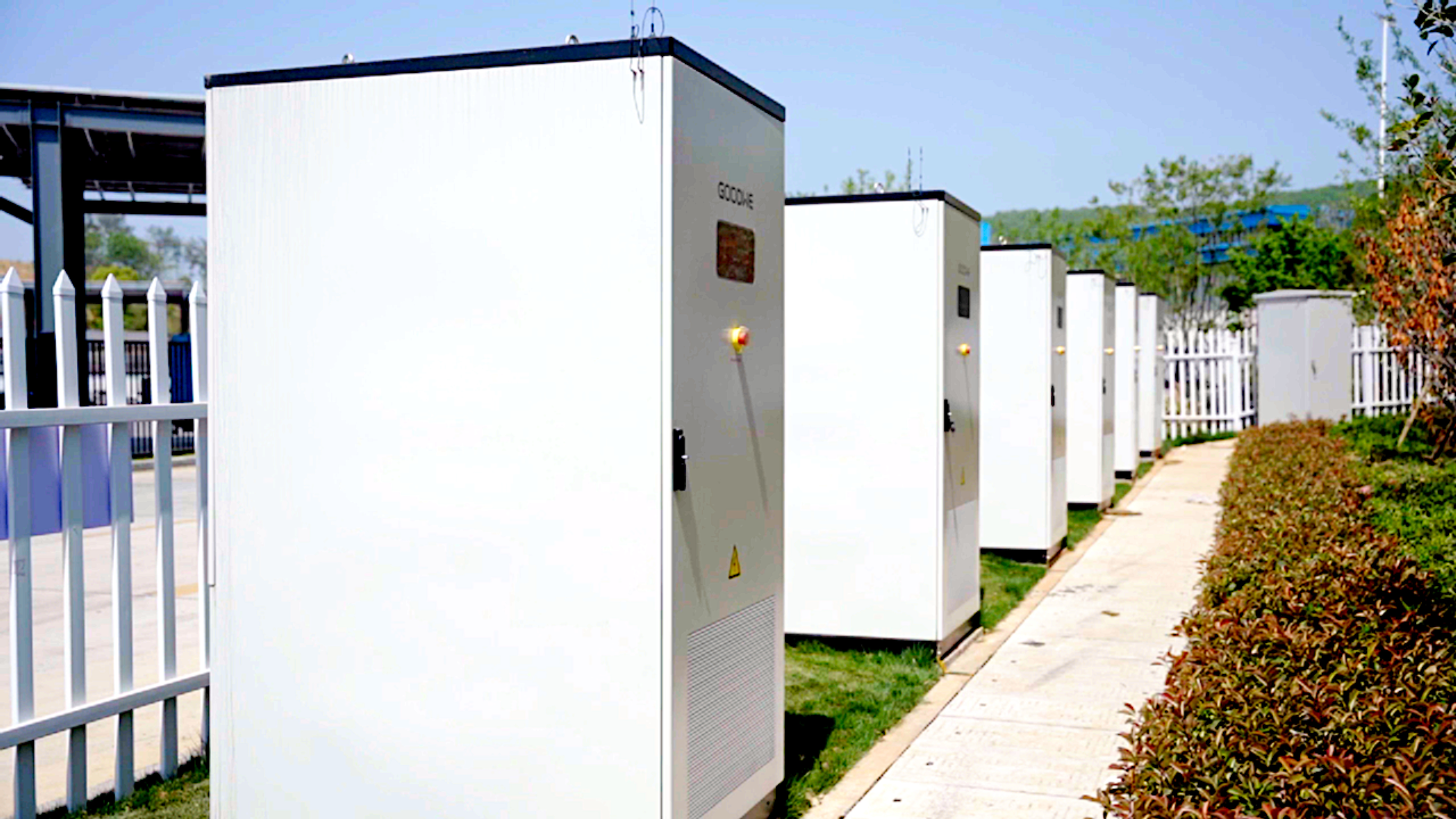Seven ESA 125kW 261kWh provide energy storage for truck charging in De'an, China.jpg
